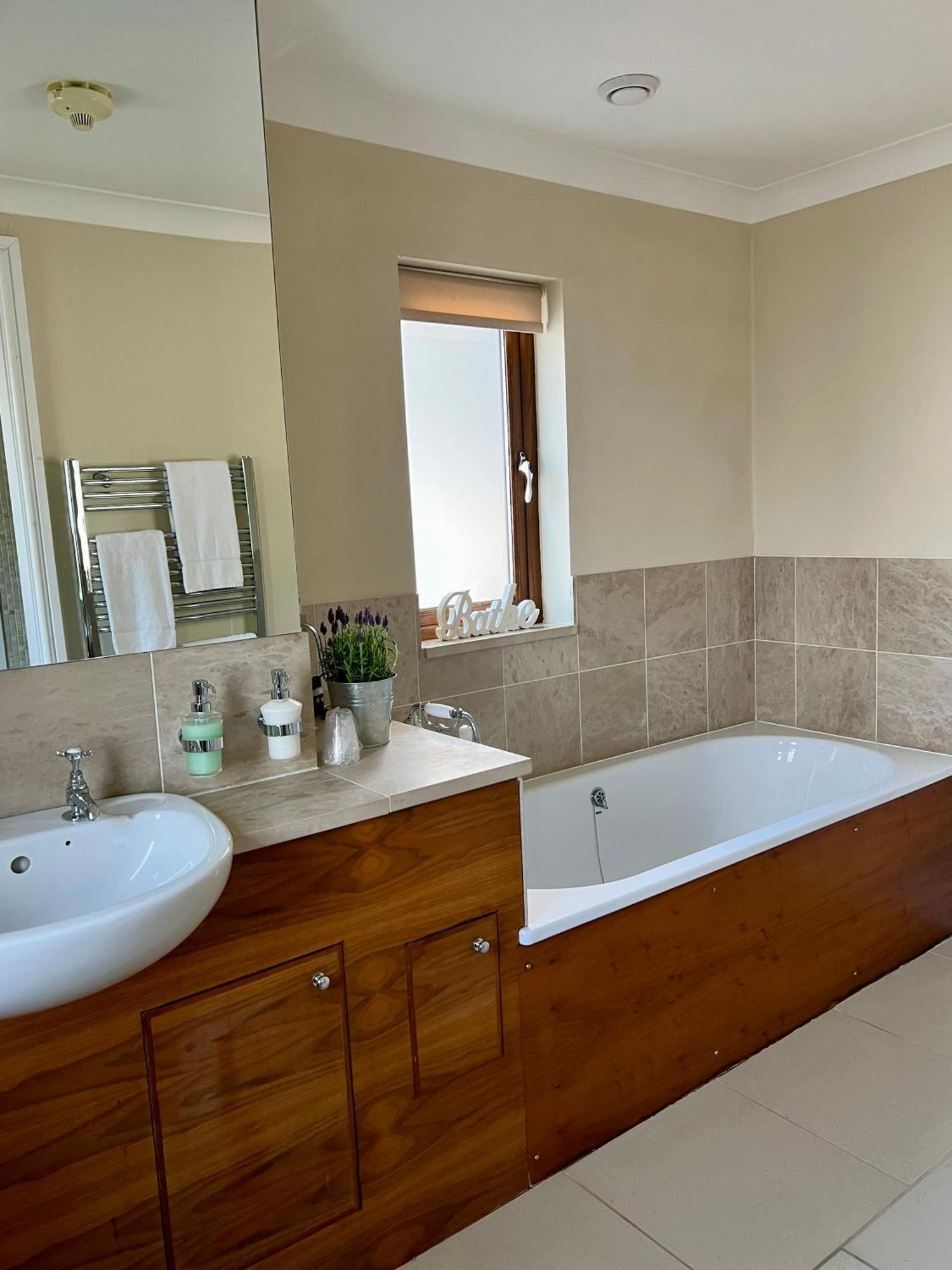 Bed and Breakfast Roseberry House à Newcastle Emlyn Extérieur photo